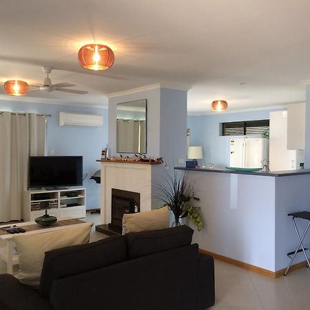 Salty Air Apartments Kingscote Kangaroo Island Buitenkant foto